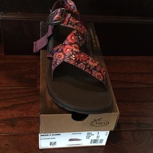 blossom wine chacos